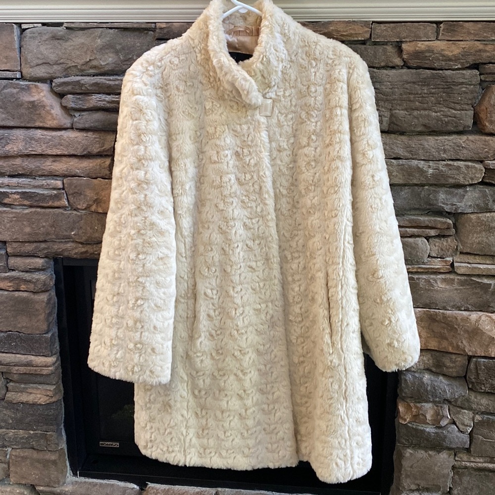 Euc faux fur coat
